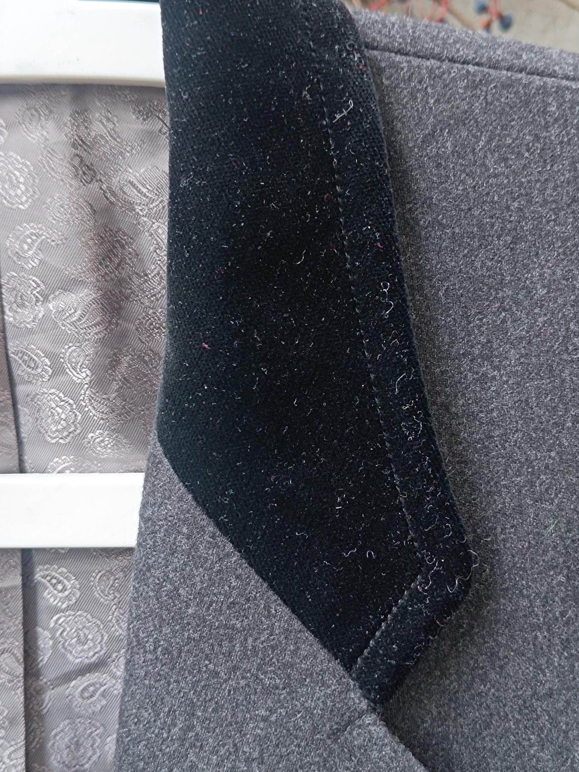 Vintage 80s Wool Cropped Blazer: Minimalist Tuxedo Style