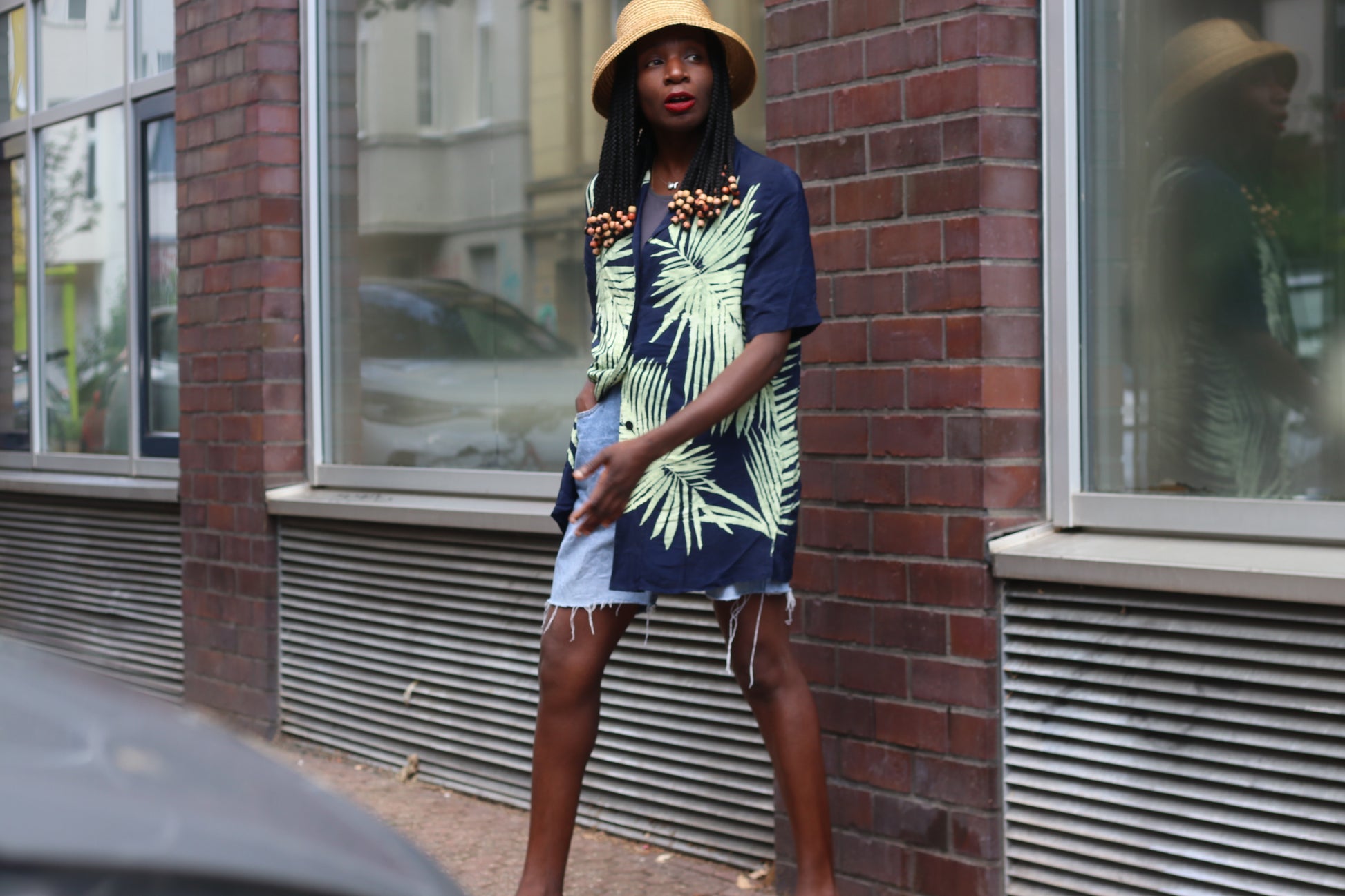 Vintage 1990s Palm Leaf Print Short Sleeve Shirt Navy Blue Green Tropical Blouse