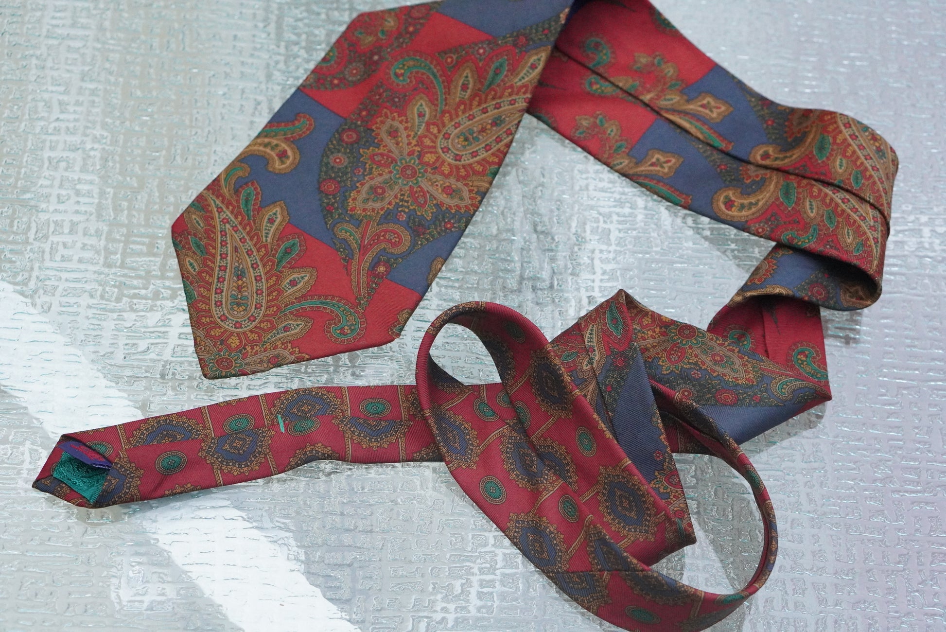 Silk Paisley Tie | Vintage Tommy Hilfiger Necktie Red Blue | One Size