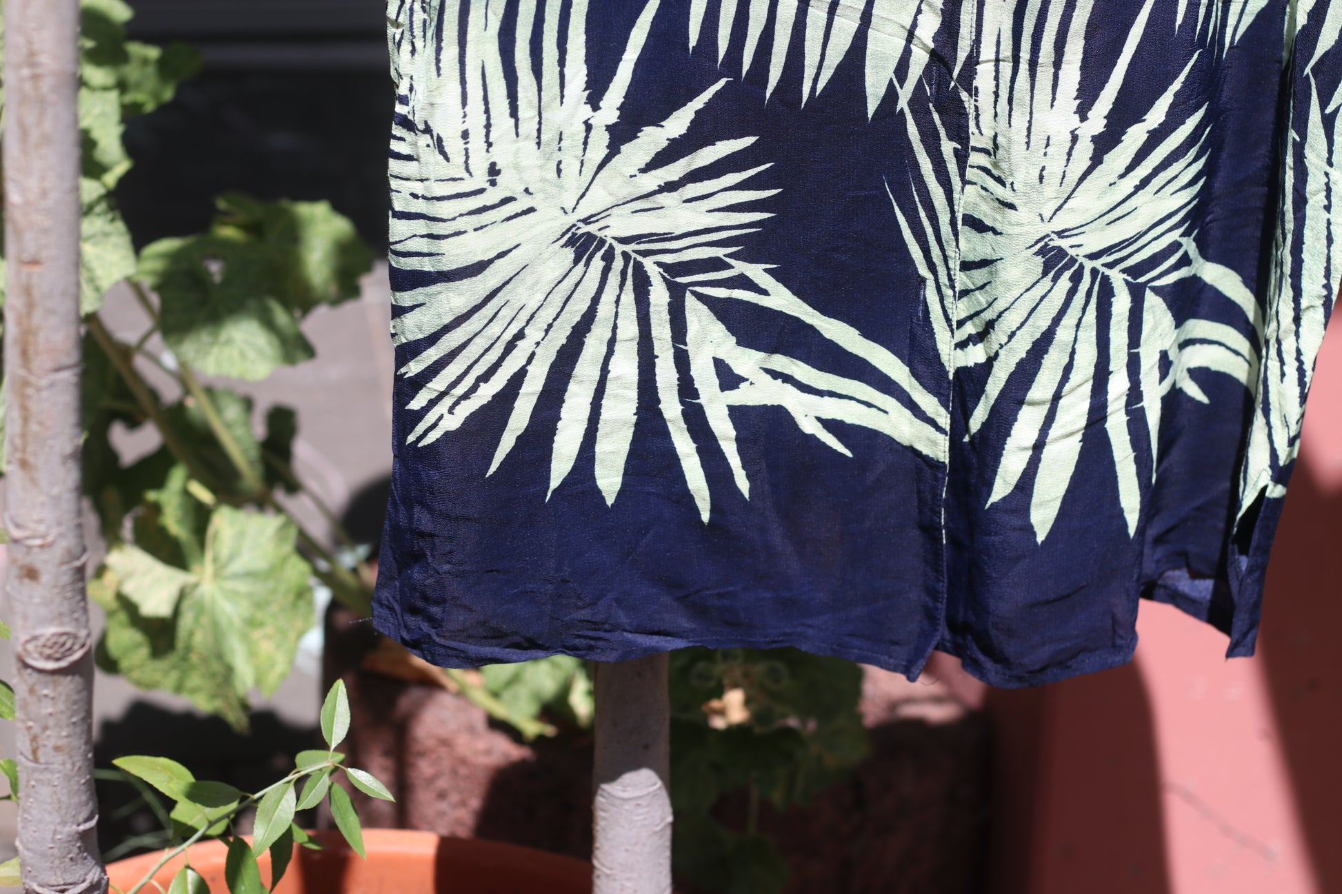 Vintage 1990s Palm Leaf Print Short Sleeve Shirt Navy Blue Green Tropical Blouse