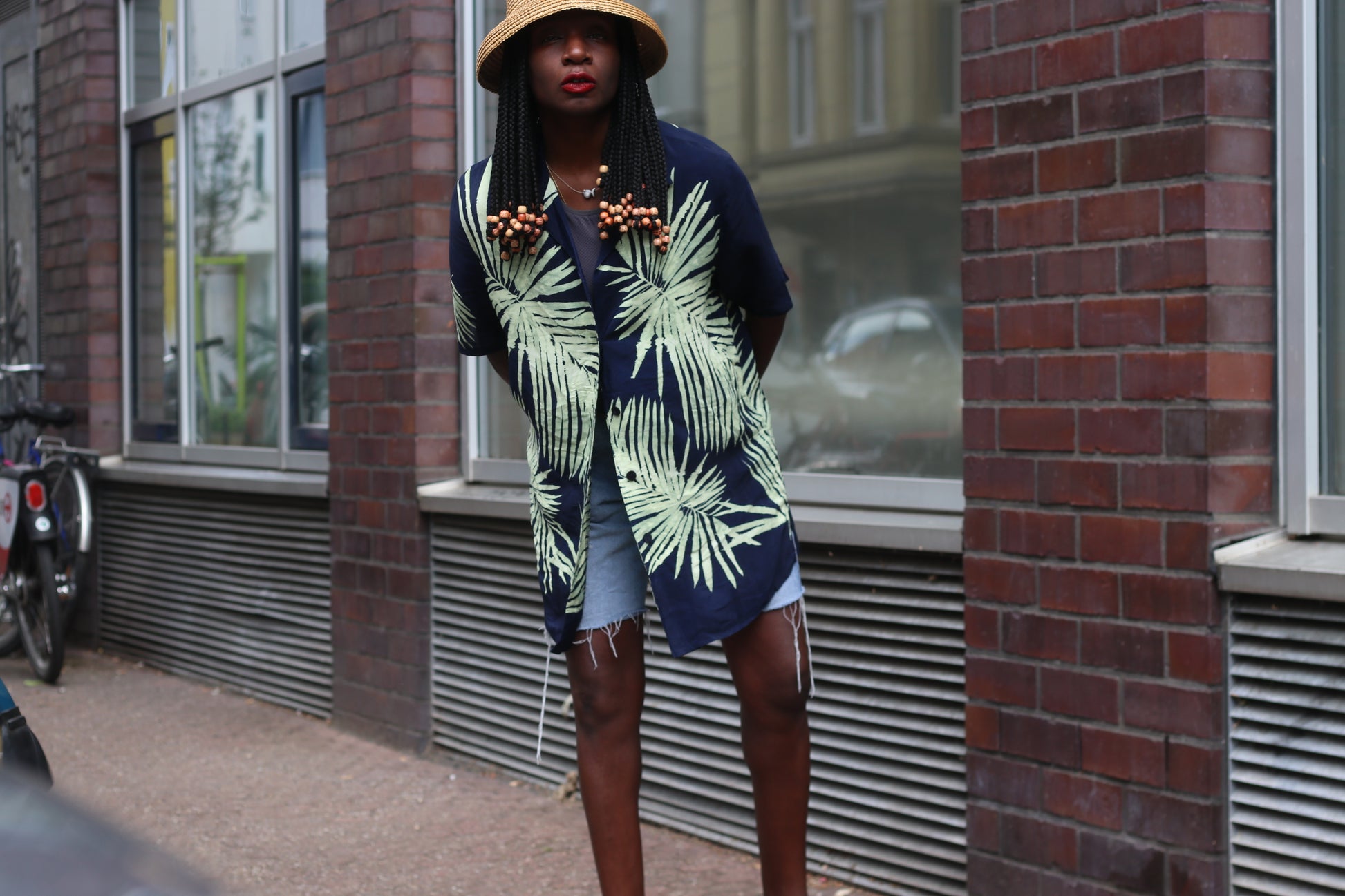 Vintage 1990s Palm Leaf Print Short Sleeve Shirt Navy Blue Green Tropical Blouse