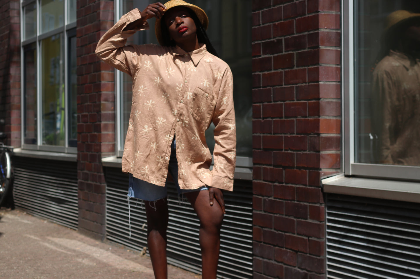 Vintage 90s Earthy Brown Textured Batik Print Oversized Shirt