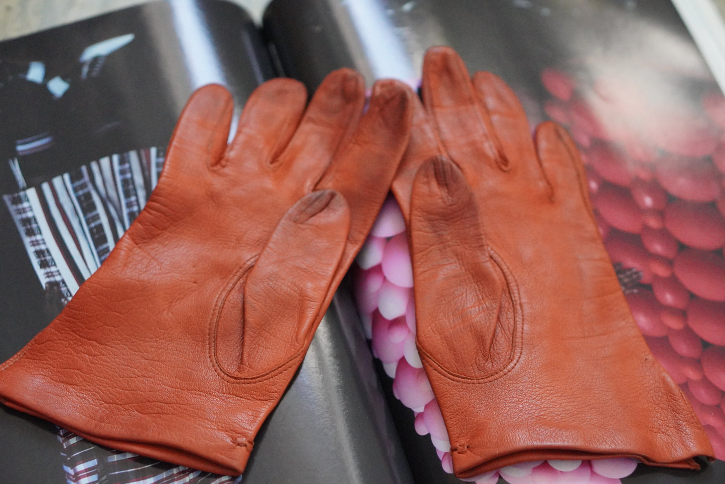 Vintage 70s Cognac Tan Leather Gloves | Perforated Chevron Driving Style