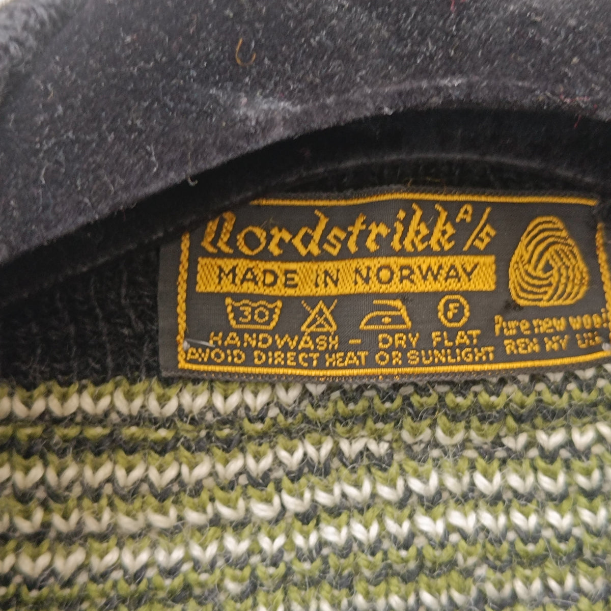 Vintage Norwegian Wool Cardigan | Nordstrikk Folk Knit | L/XL