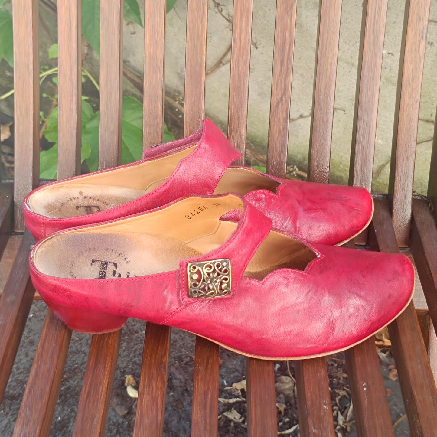 Think Vintage Red Leather Mules - 90s Scalloped Clogs EU 41