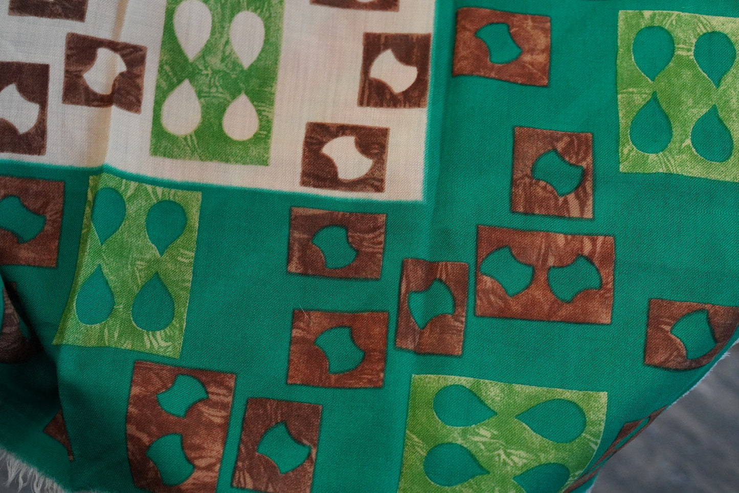Vintage 1970s Geometric Scarf Green Abstract Pattern Fringed Lightweight Shawl