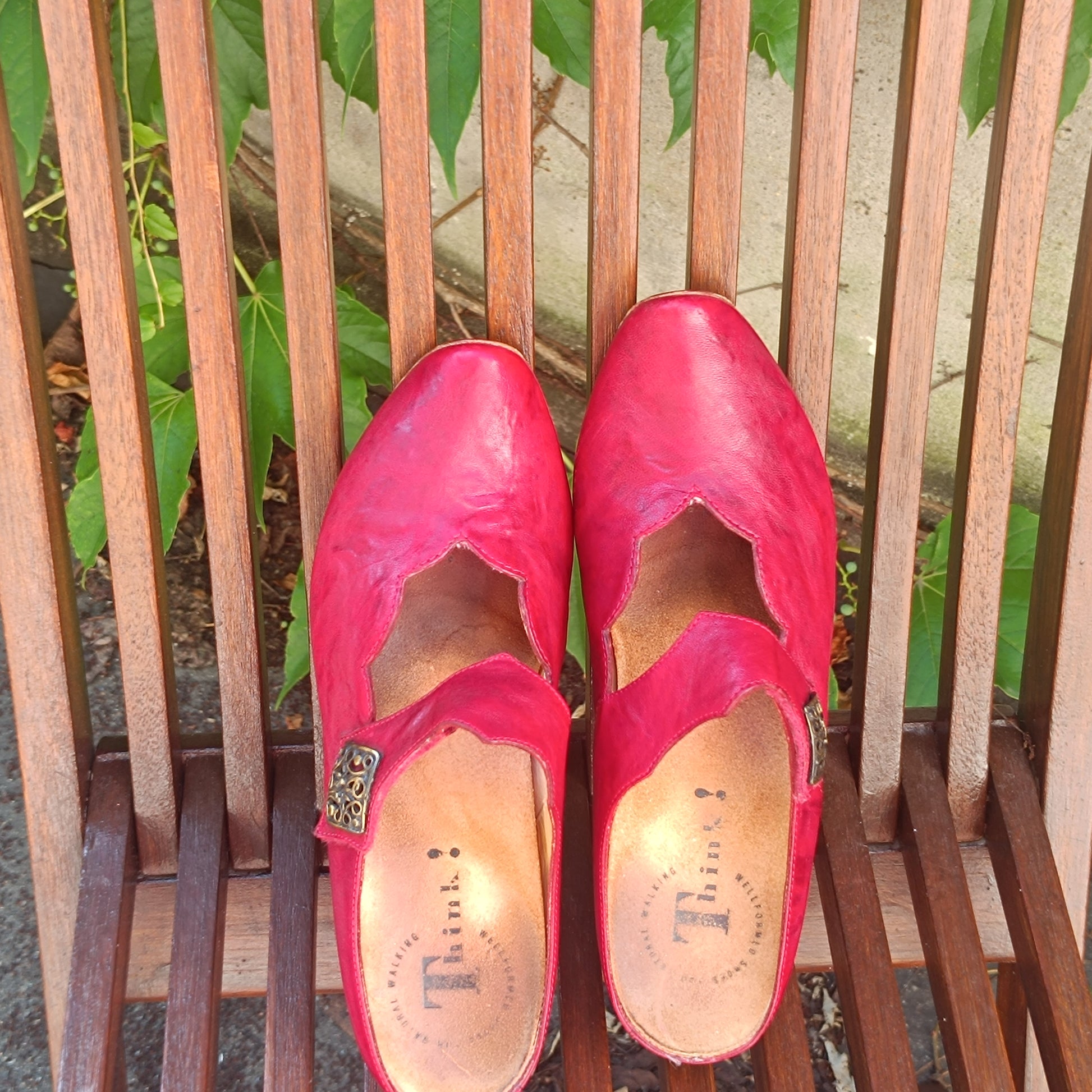 Think Vintage Red Leather Mules - 90s Scalloped Clogs EU 41