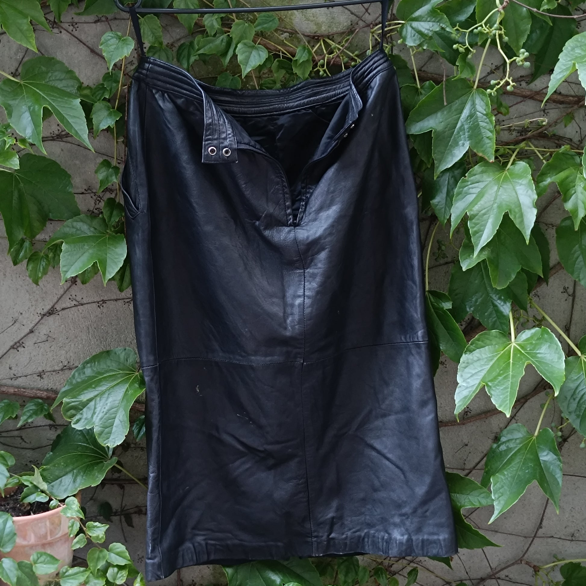 Black Leather Midi Skirt - Vintage 80s High Waist Pencil Skirt | M