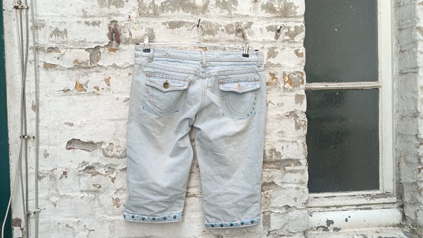 Cailina Vintage Y2K Denim Jorts Embroidered Distressed Jean Shorts 90s Capris M