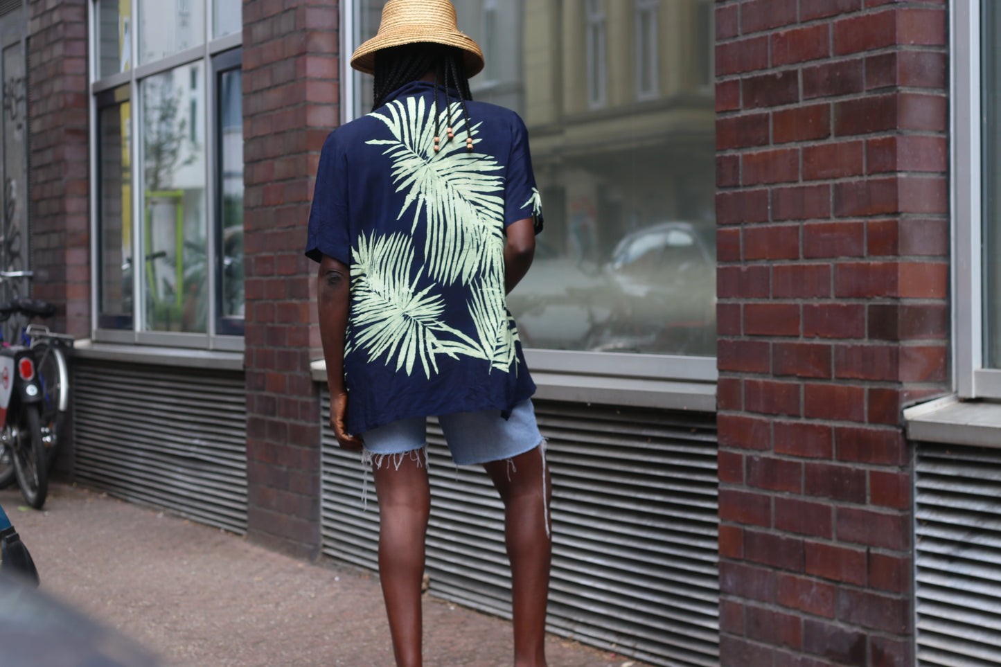 Vintage 1990s Palm Leaf Print Short Sleeve Shirt Navy Blue Green Tropical Blouse