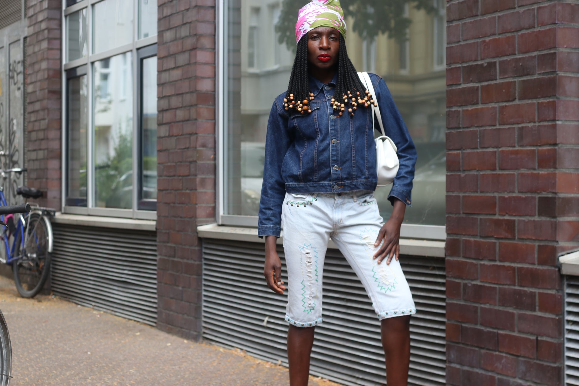 Cailina Vintage Y2K Denim Jorts Embroidered Distressed Jean Shorts 90s Capris M