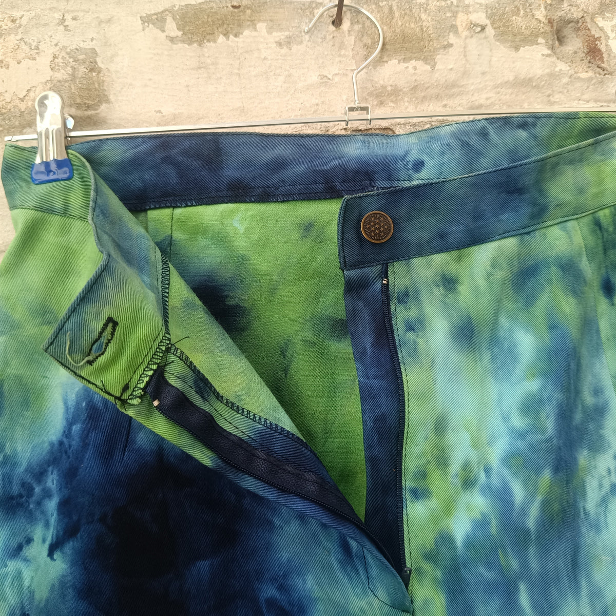 Tie Dye Capri Pants | Vintage 90s Y2K Blue Green Cropped Trousers