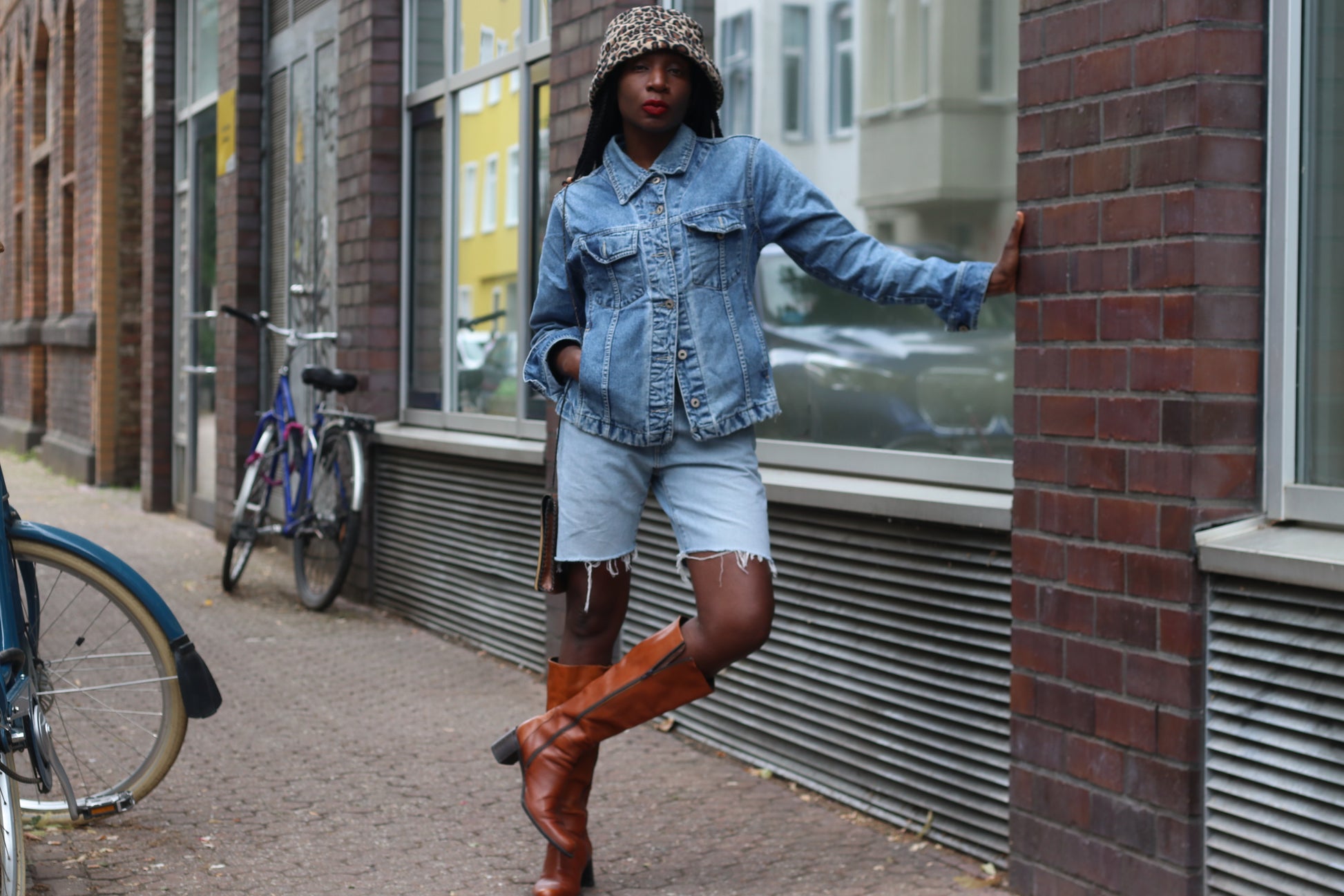 Vintage 1990s Denim Jacket Classic Light Wash Jean Trucker Jacket Retro Coat S M