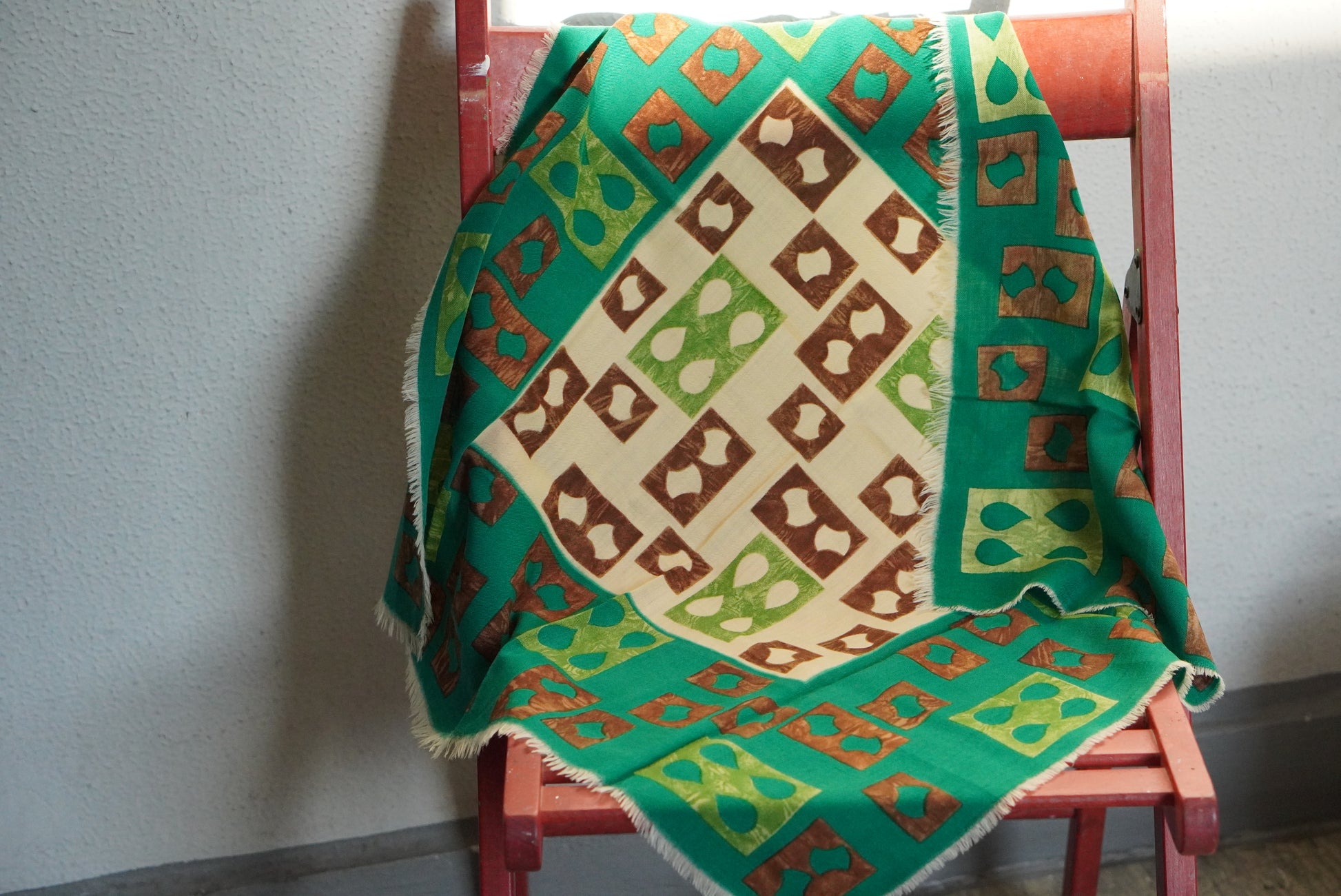 Vintage 1970s Geometric Scarf Green Abstract Pattern Fringed Lightweight Shawl