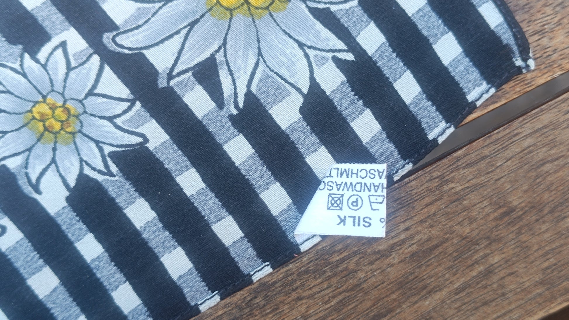 Vintage Silk Edelweiss Scarf - 90s Gingham Alpine Neck Handkerchief