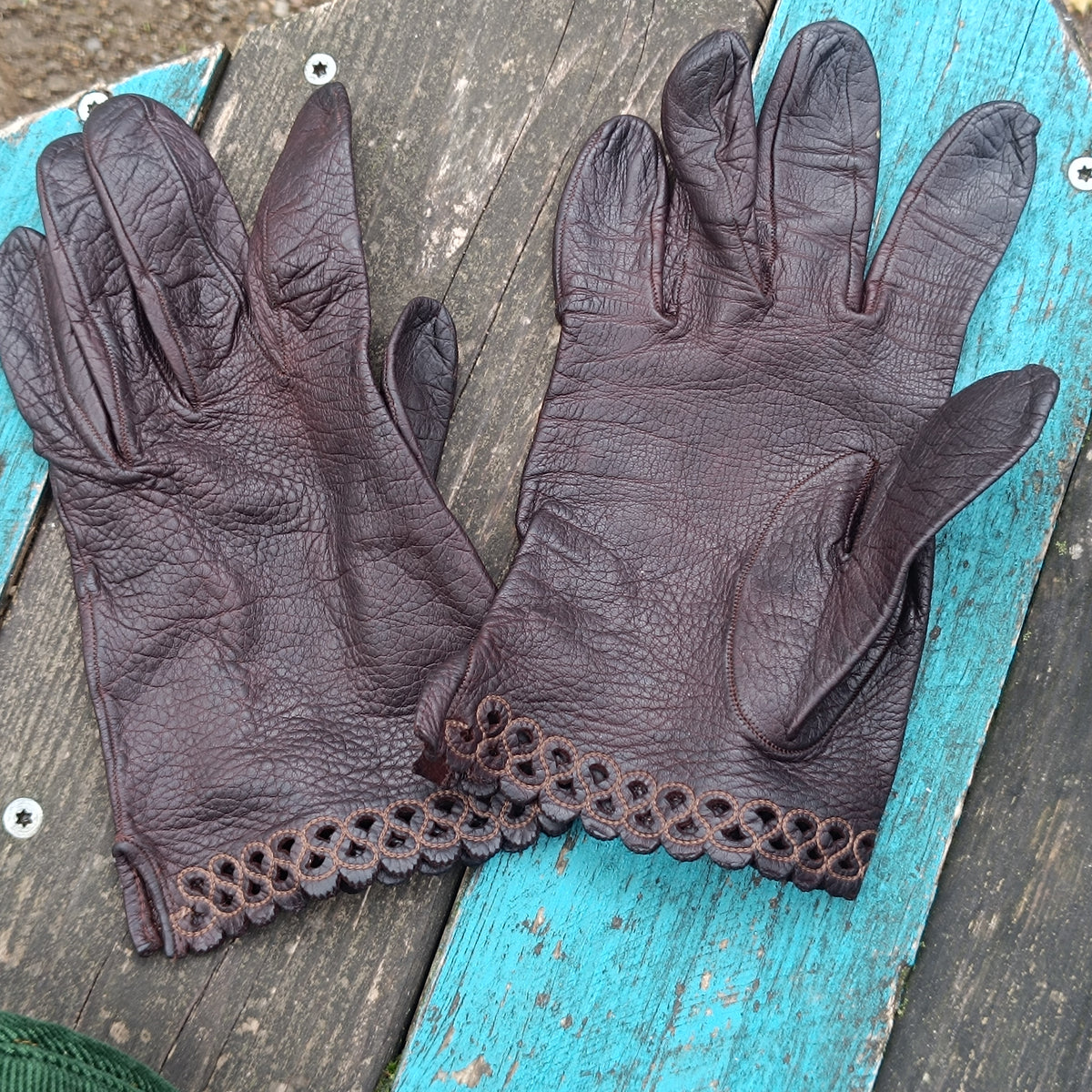 Vintage 70s Dark Brown Genuine Leather Gloves | Scalloped Trim | Size S/M