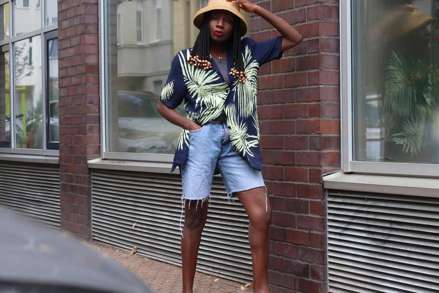 Vintage 1990s Palm Leaf Print Short Sleeve Shirt Navy Blue Green Tropical Blouse