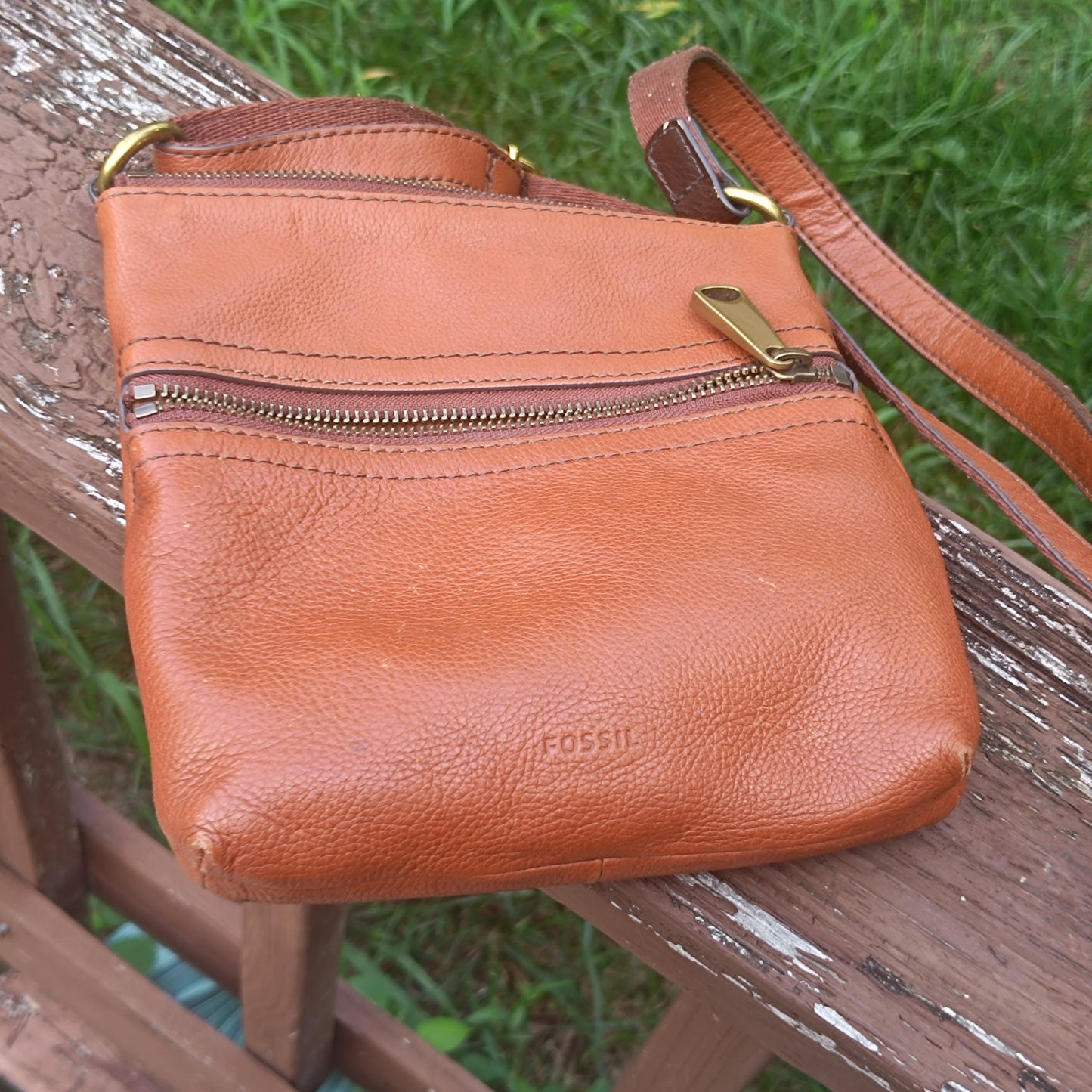 Fossil Vintage 90s Grained Leather Crossbody Bag in Brown