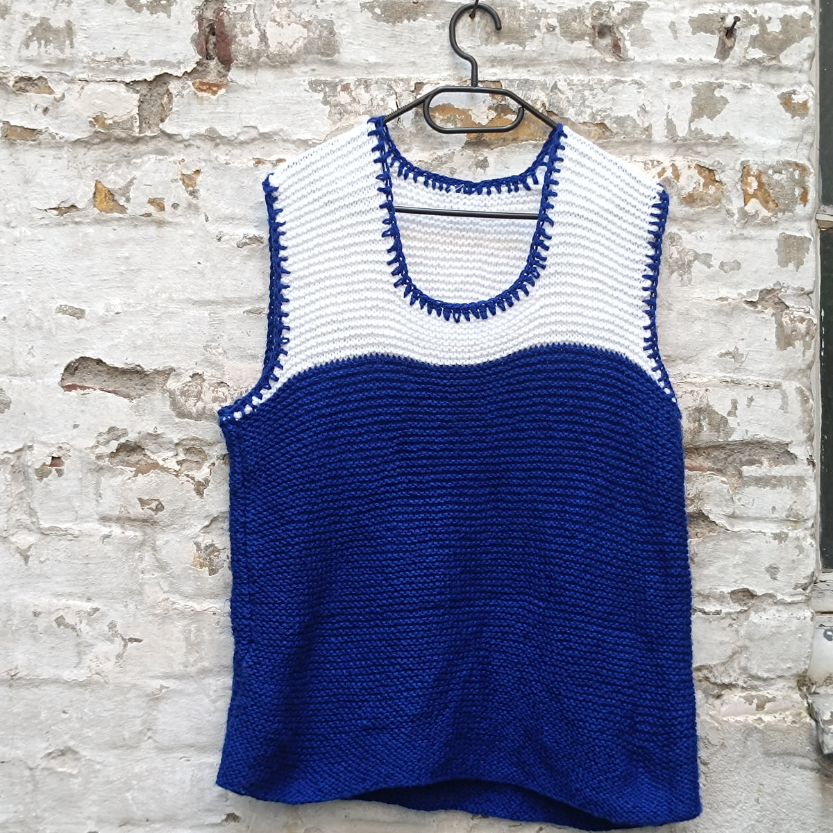 Knit Vest | Vintage 70s Blue White Knit Top | Fits M/L