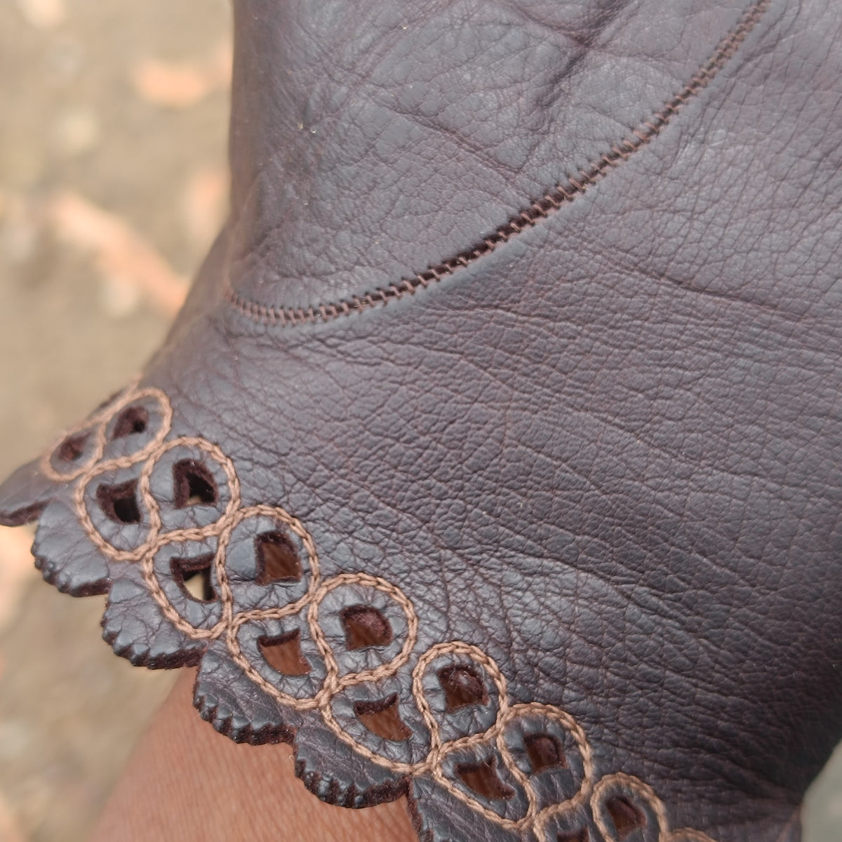 Vintage 70s Dark Brown Genuine Leather Gloves | Scalloped Trim | Size S/M