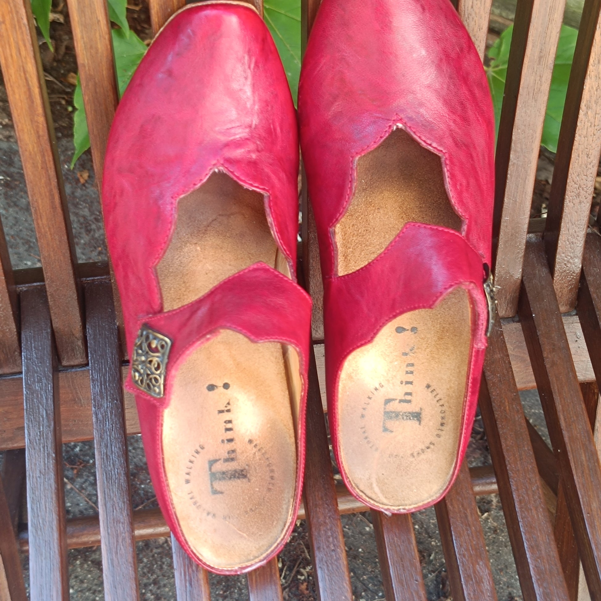 Think Vintage Red Leather Mules - 90s Scalloped Clogs EU 41