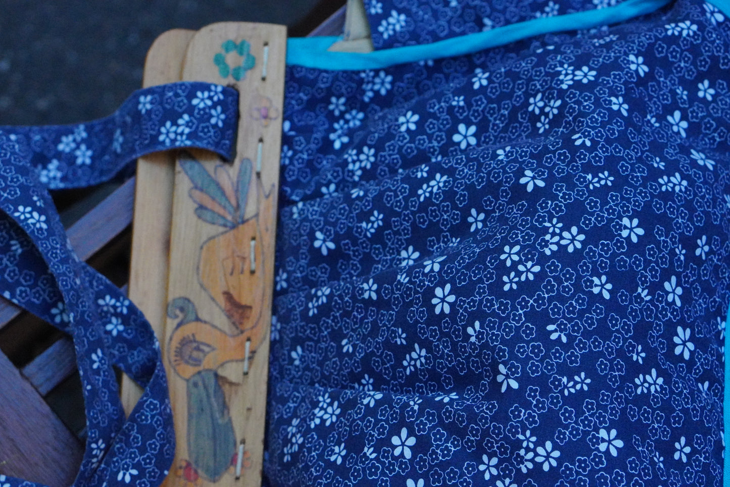 Vintage 1970s Floral Wooden Handle Tote Bag | Blue Folk Shoulder Bag