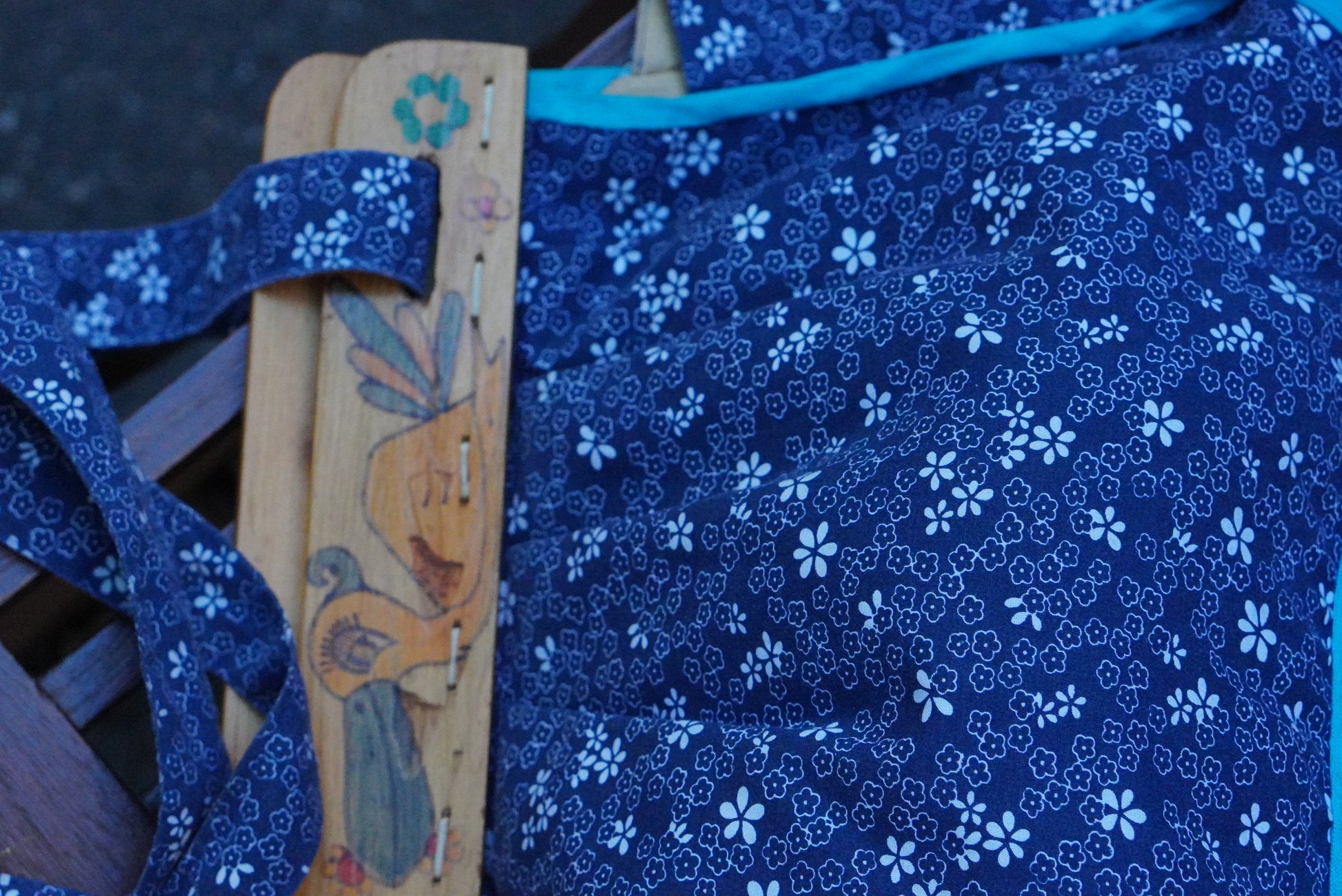 Vintage 1970s Floral Wooden Handle Tote Bag | Blue Folk Shoulder Bag