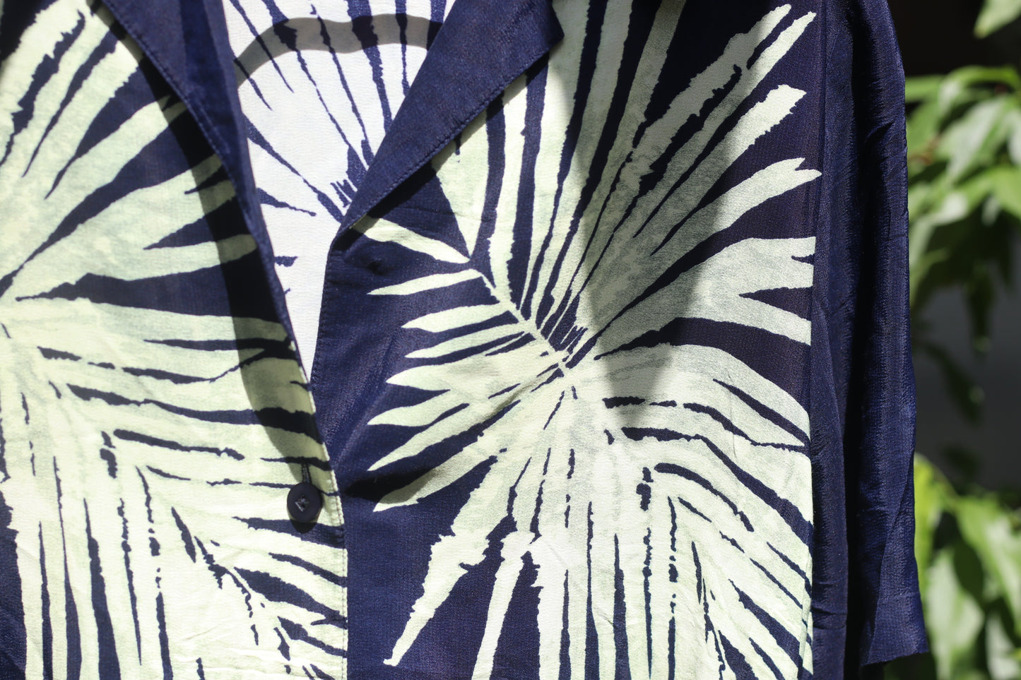 Vintage 1990s Palm Leaf Print Short Sleeve Shirt Navy Blue Green Tropical Blouse