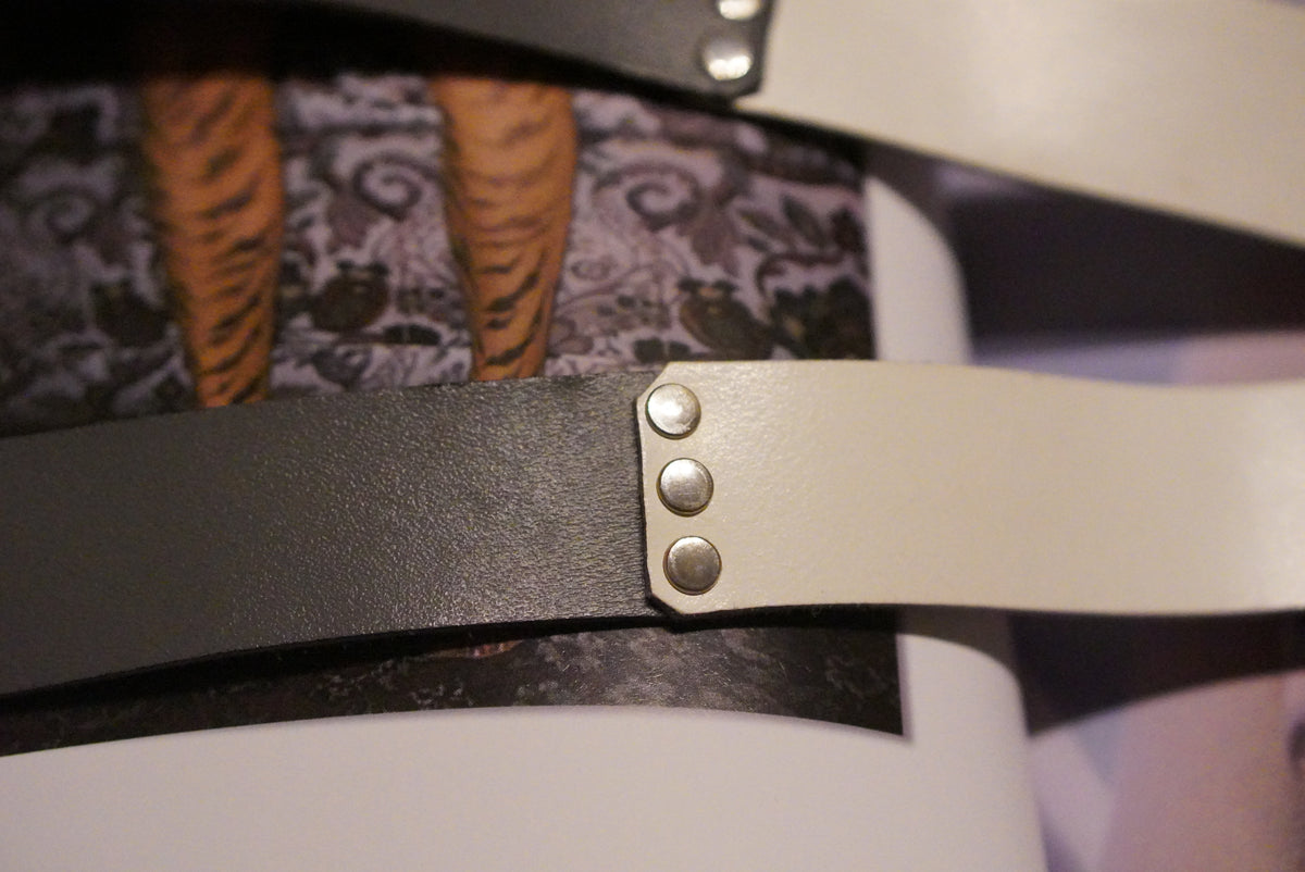 Leather Belt Vintage Y2K Two Tone Gray White Metal Buckle | M