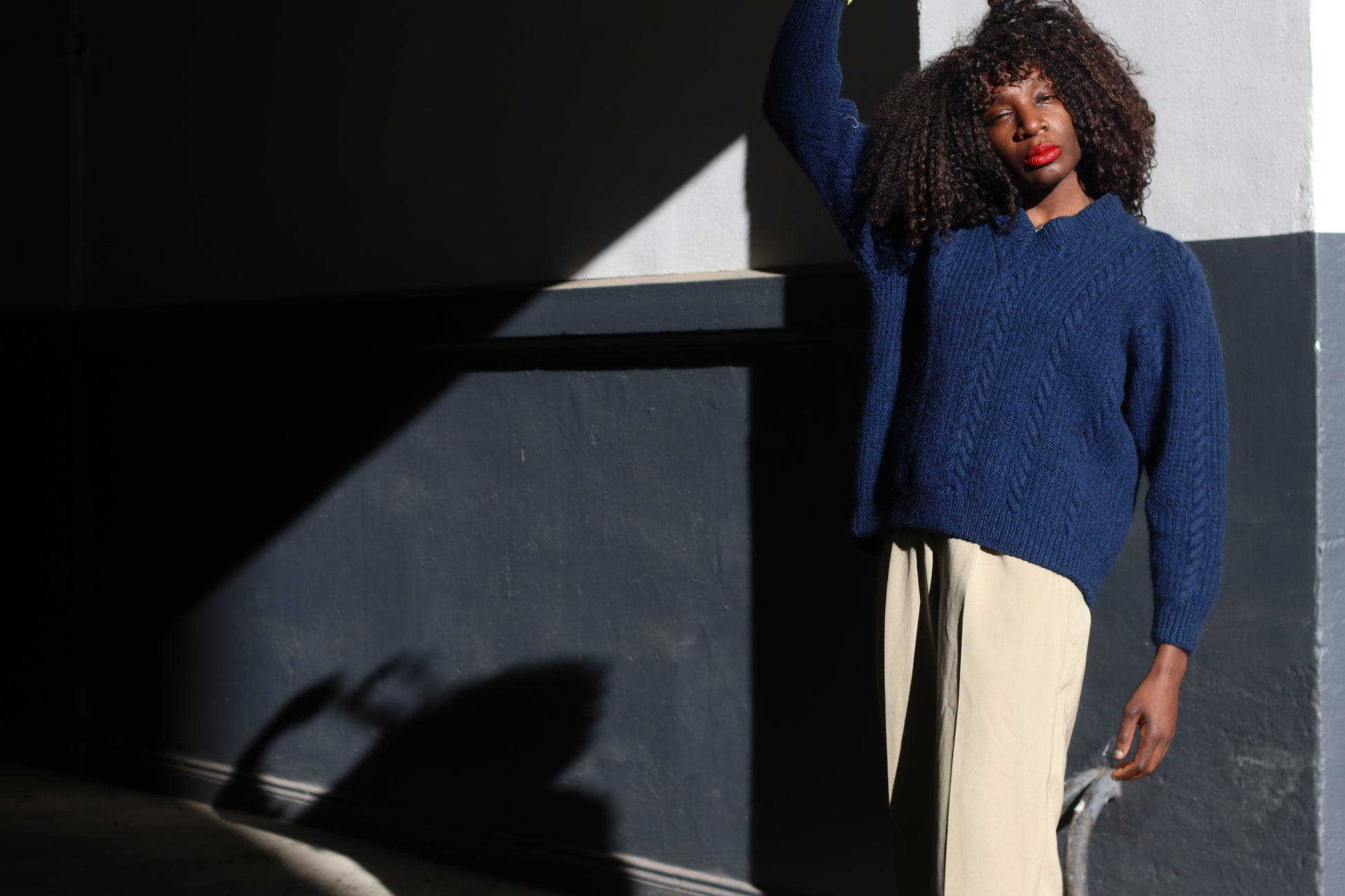 Cable Knit Sweater | Vintage 90s V Neck Jumper | Dark Navy Blue (M)