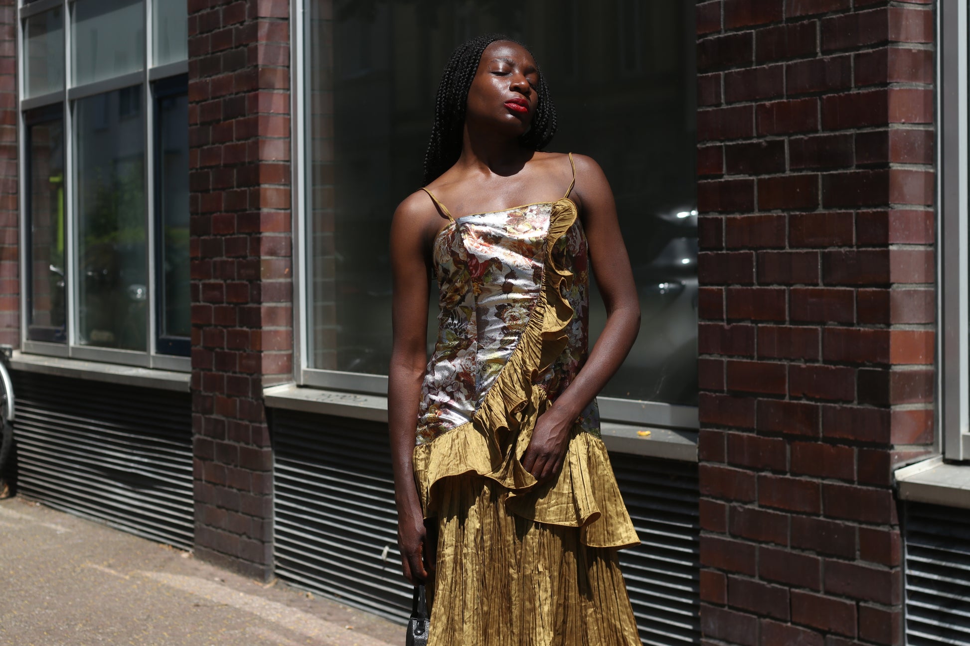 Vintage 1980s Metallic Gold Brocade Ruffle Party Dress Floral Prom Cocktail