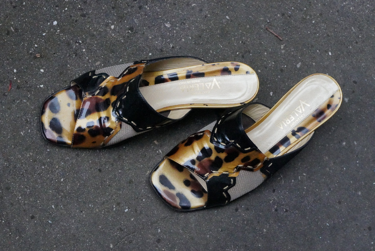 Calzature Valeria Vintage 90s Italian Leopard Print Mules Black Patent Heels 38