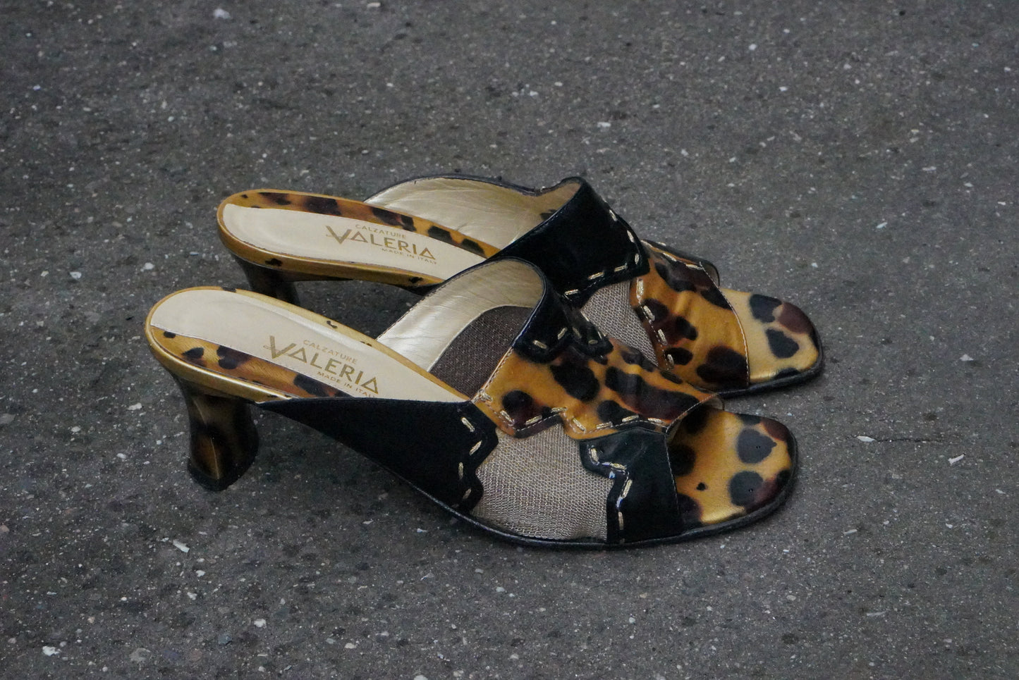Calzature Valeria Vintage 90s Italian Leopard Print Mules Black Patent Heels 38
