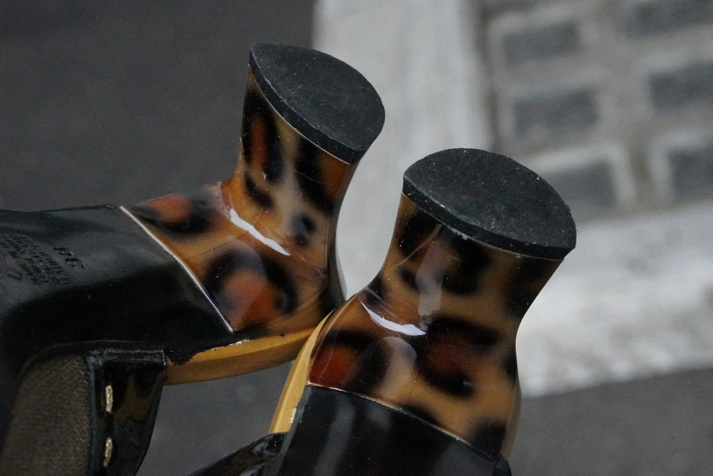 Calzature Valeria Vintage 90s Italian Leopard Print Mules Black Patent Heels 38