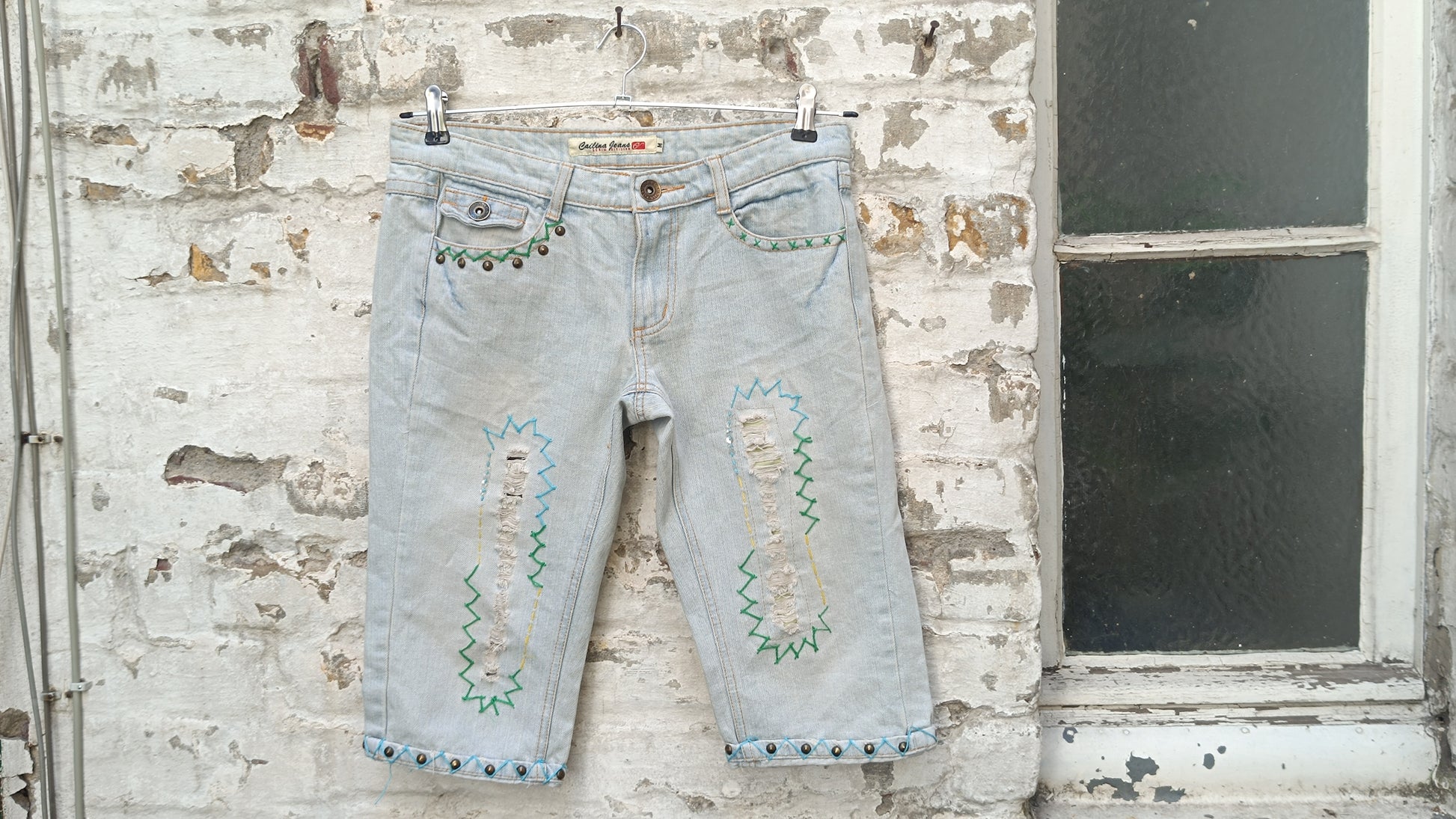 Cailina Vintage Y2K Denim Jorts Embroidered Distressed Jean Shorts 90s Capris M