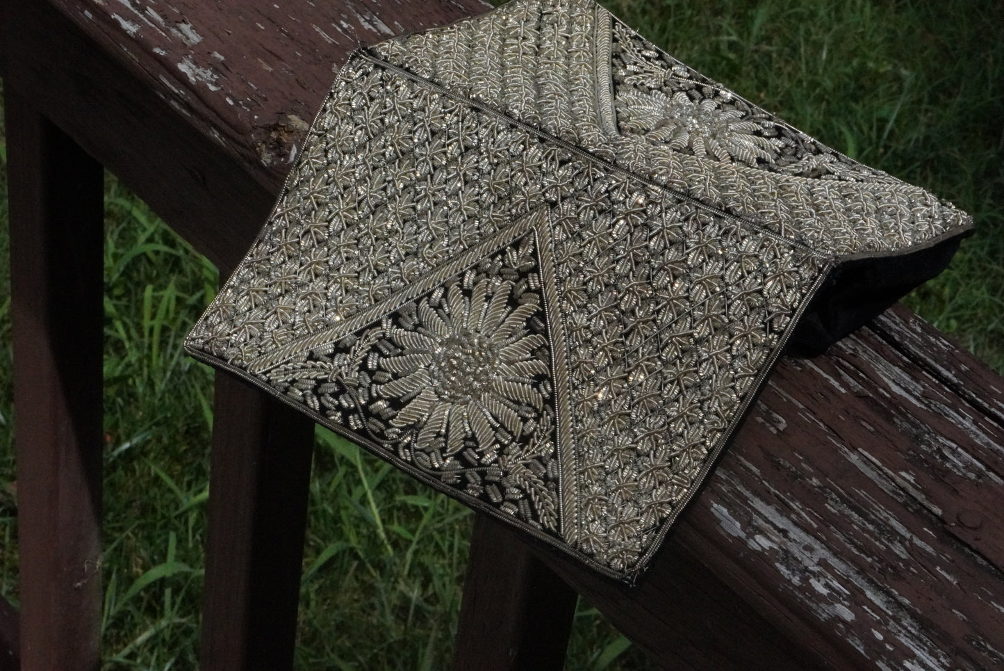 Vintage 1970s Metallic Zardozi Clutch Bag - Silver Embroidered Purse