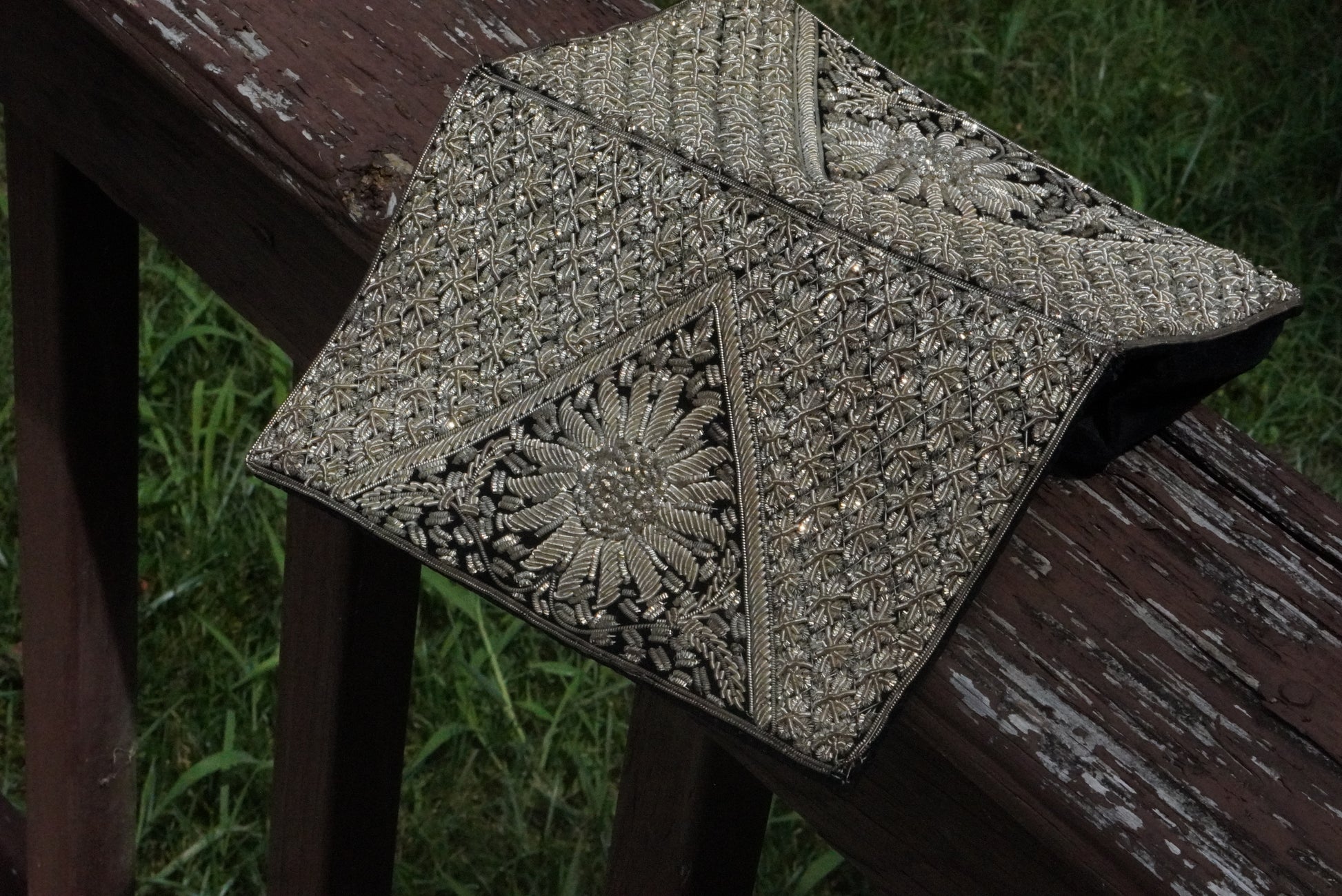 Vintage 1970s Metallic Zardozi Clutch Bag - Silver Embroidered Purse