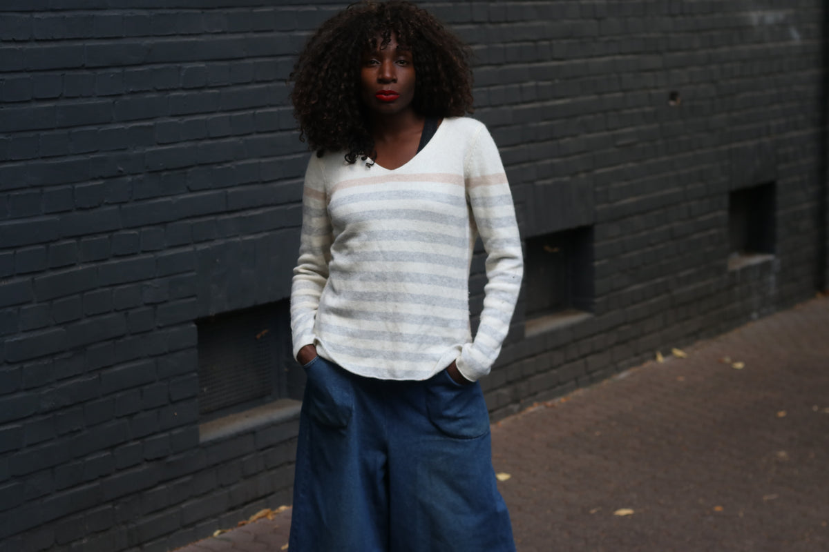 Striped Wool Blend Jumper | Vintage Y2K V-Neck Knit Sweater | M/L