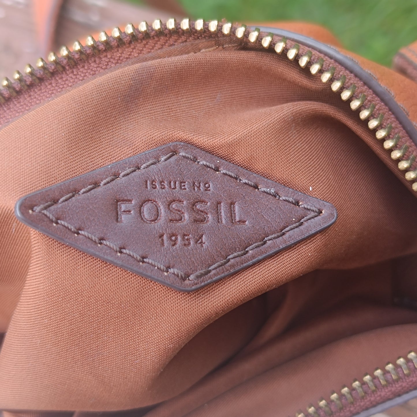 Fossil Vintage 90s Grained Leather Crossbody Bag in Brown