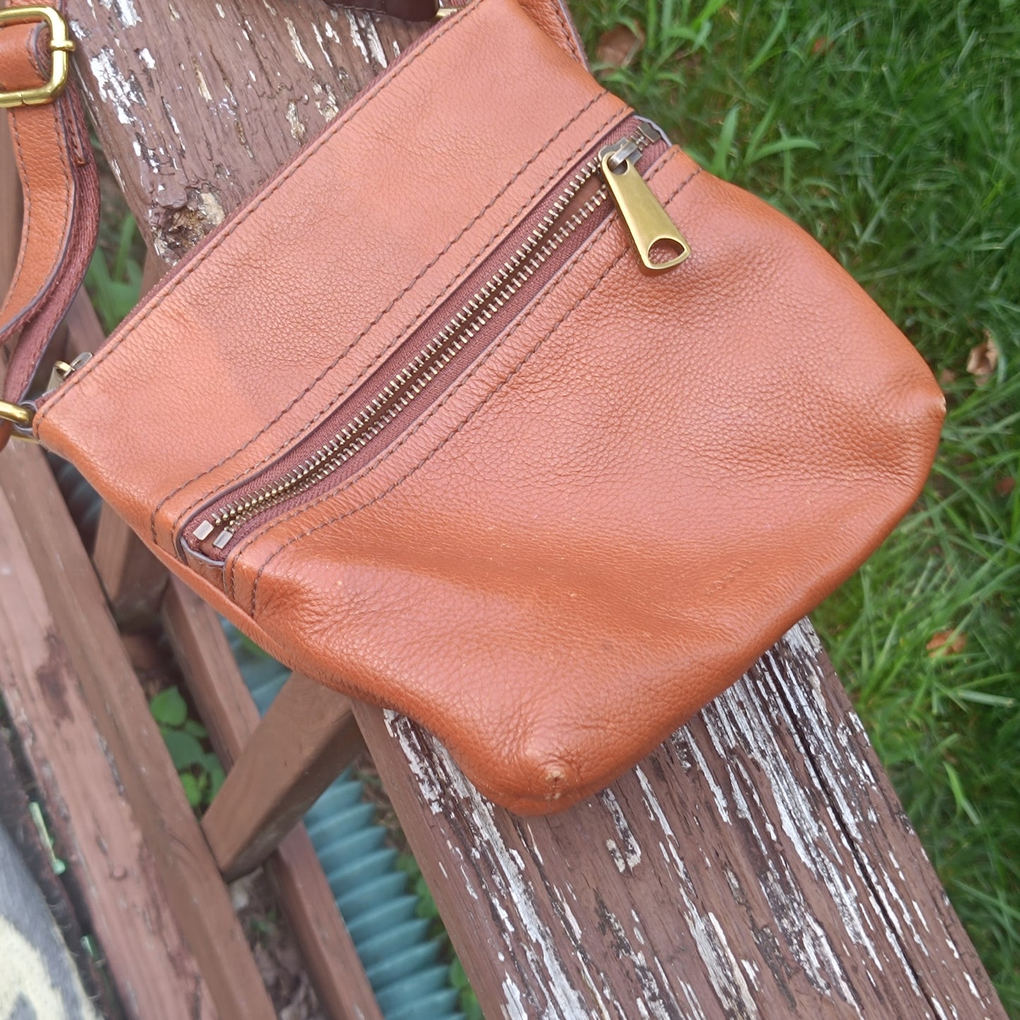 Fossil Vintage 90s Grained Leather Crossbody Bag in Brown