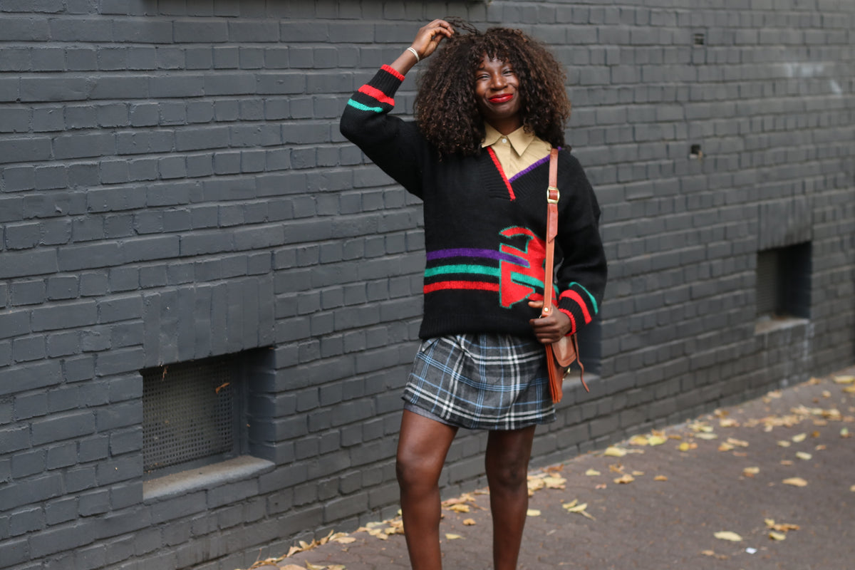 Vintage V-Neck Knit Jumper - 80s Abstract Black Sweater - M/L