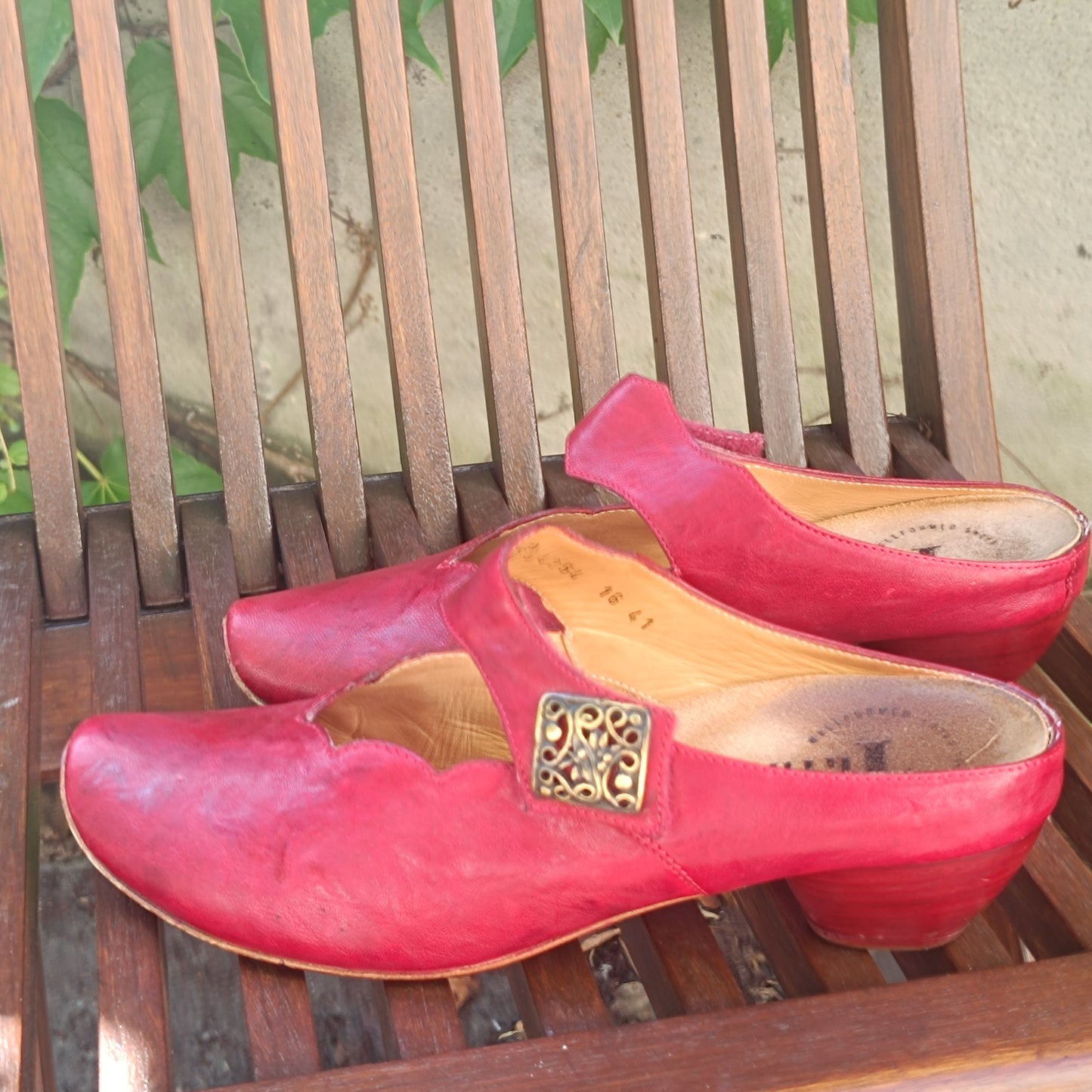 Think Vintage Red Leather Mules - 90s Scalloped Clogs EU 41