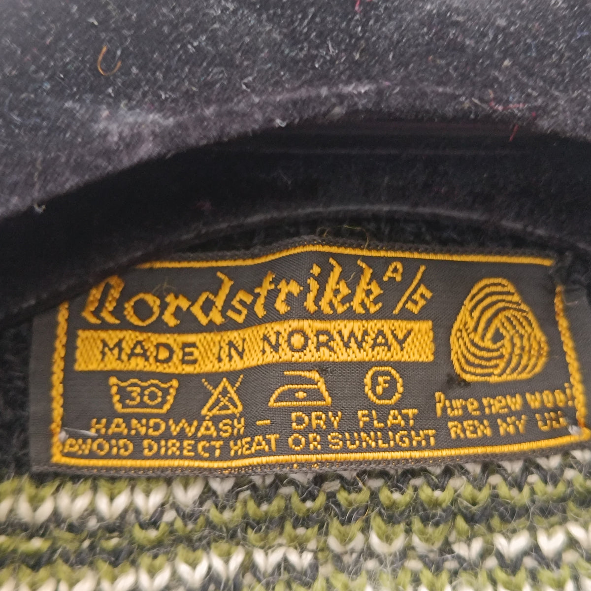 Vintage Norwegian Wool Cardigan | Nordstrikk Folk Knit | L/XL