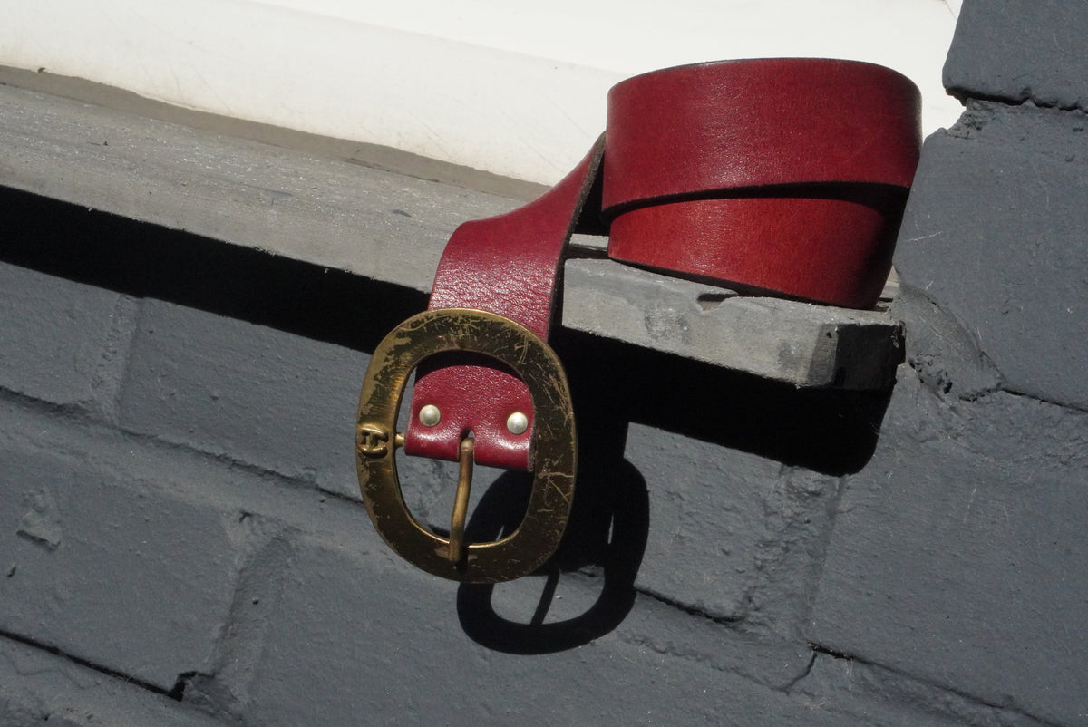 Vintage Leather Belt 70s Red Oval Buckle | Retro Statement Belt M