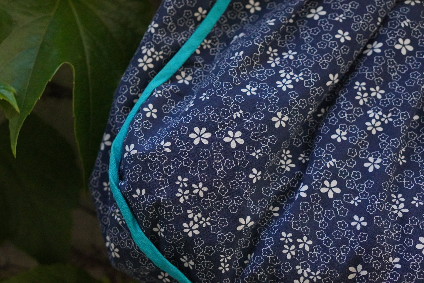 Vintage 1970s Floral Wooden Handle Tote Bag | Blue Folk Shoulder Bag