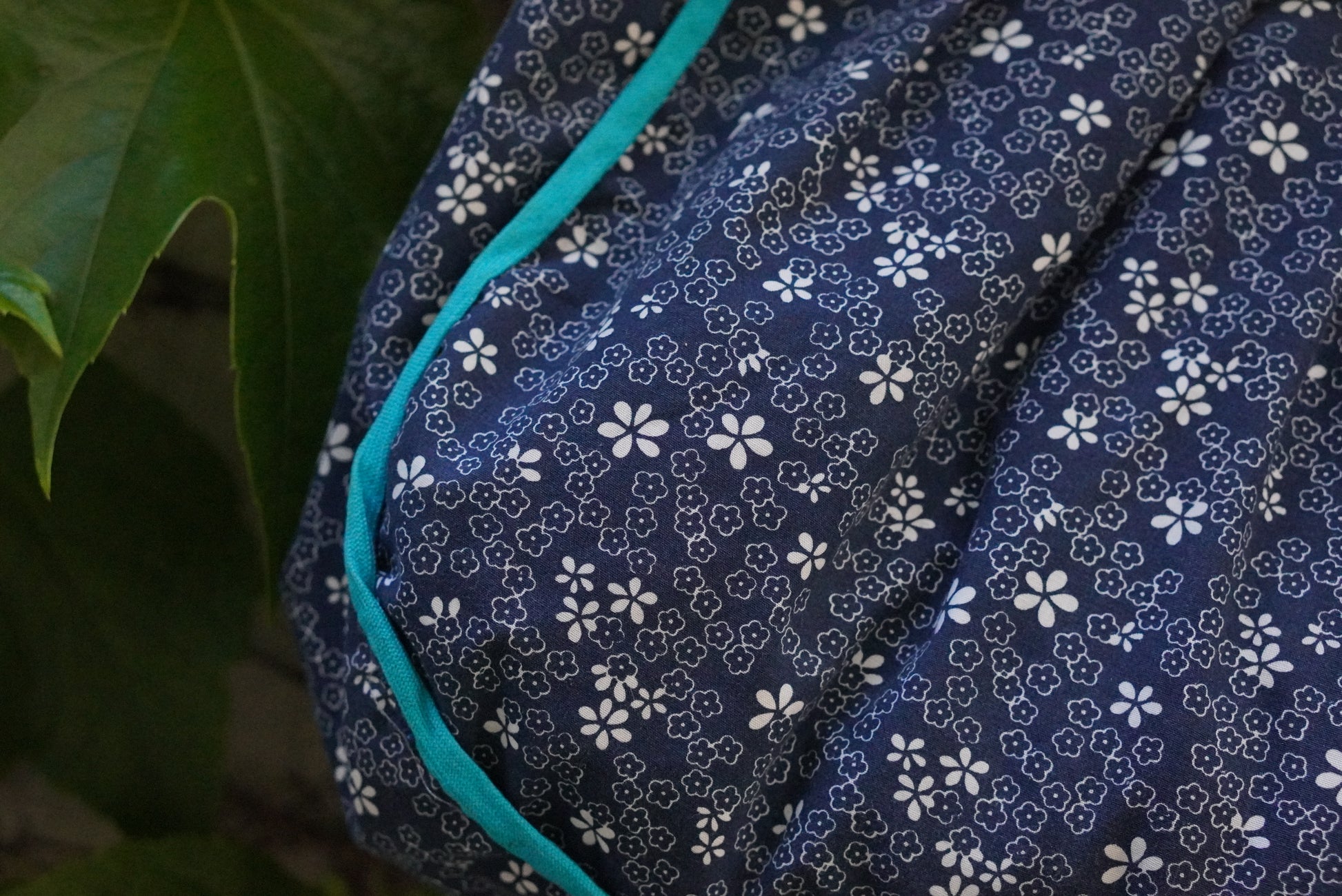 Vintage 1970s Floral Wooden Handle Tote Bag | Blue Folk Shoulder Bag
