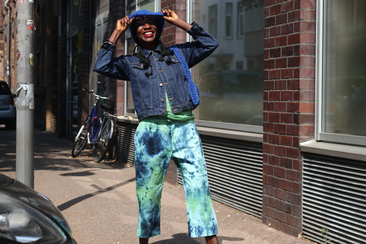 Tie Dye Capri Pants | Vintage 90s Y2K Blue Green Cropped Trousers