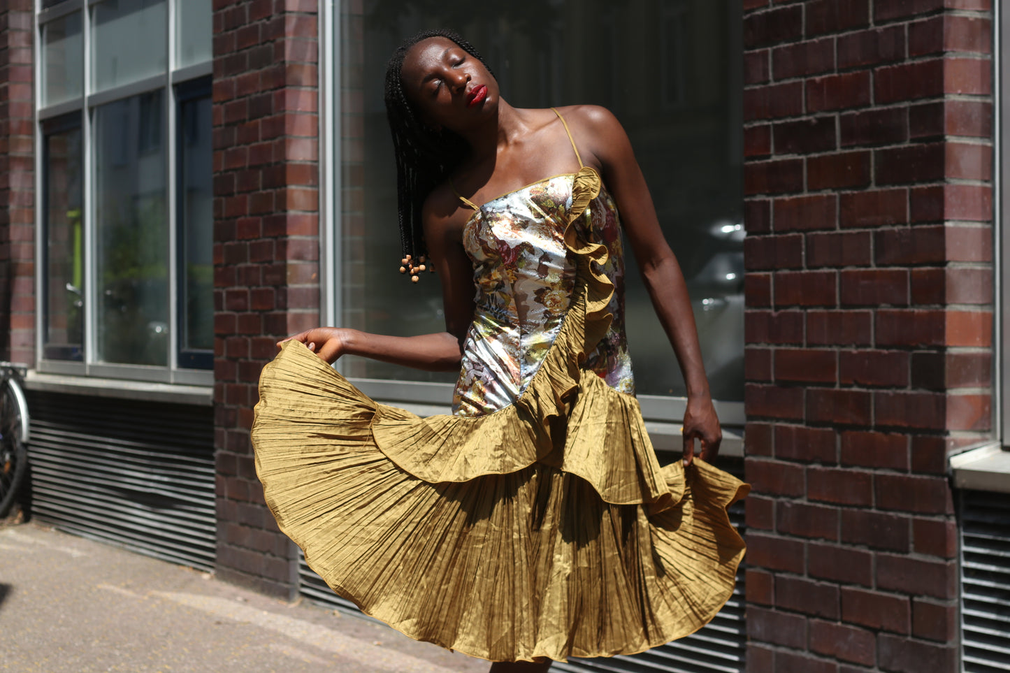 Vintage 1980s Metallic Gold Brocade Ruffle Party Dress Floral Prom Cocktail