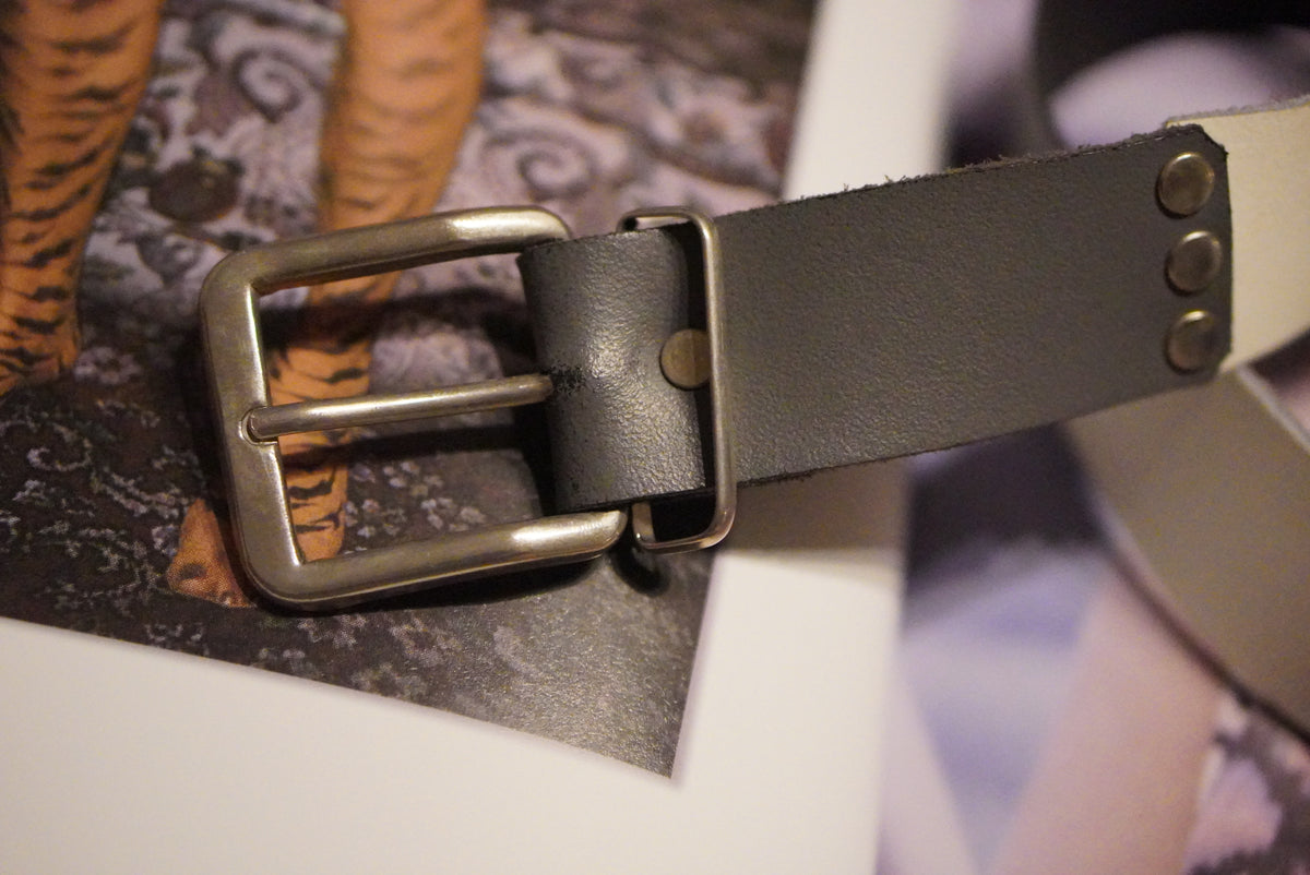 Leather Belt Vintage Y2K Two Tone Gray White Metal Buckle | M