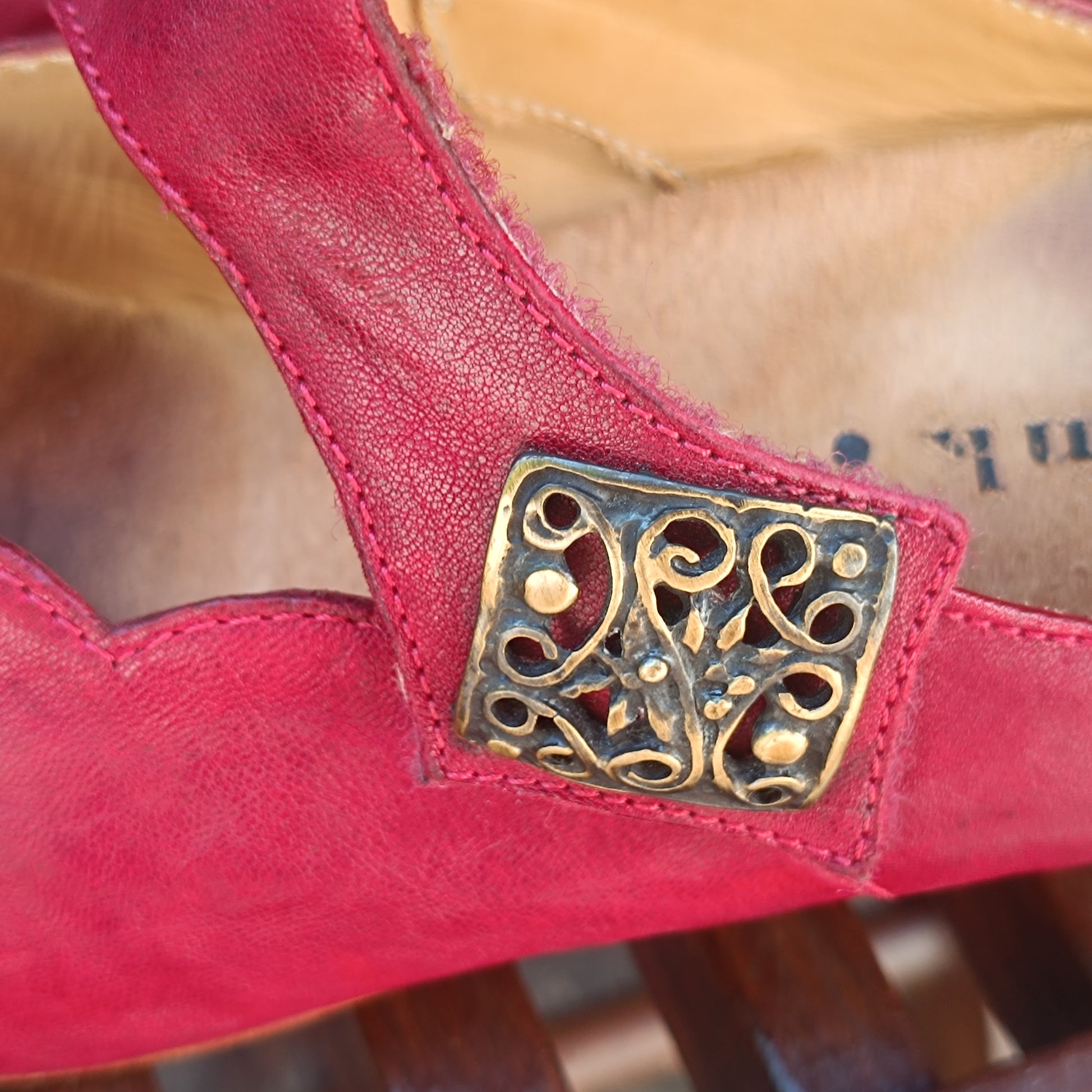 Think Vintage Red Leather Mules - 90s Scalloped Clogs EU 41